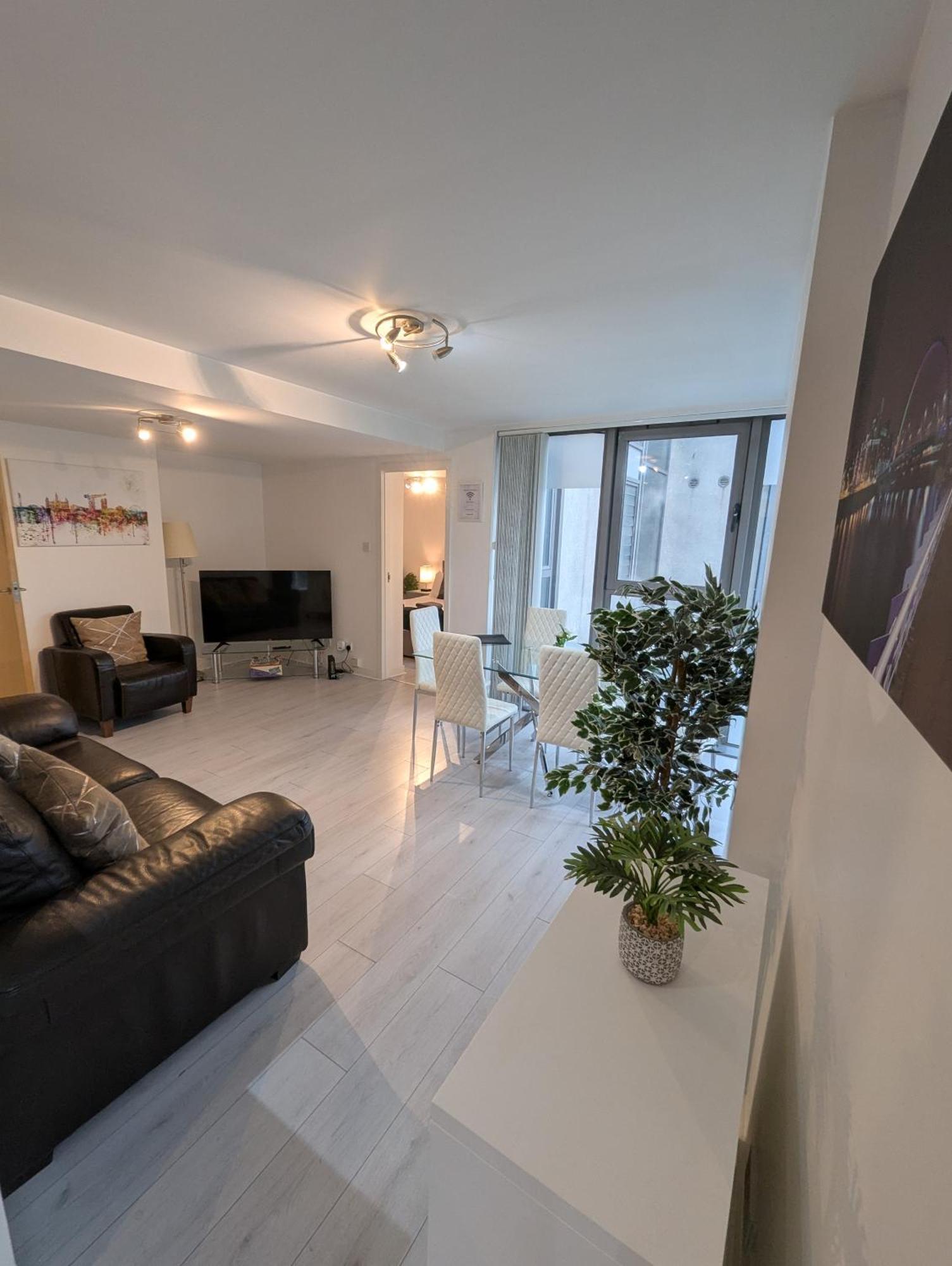 Glasgow City Centre Waterfront Apartment Exterior photo