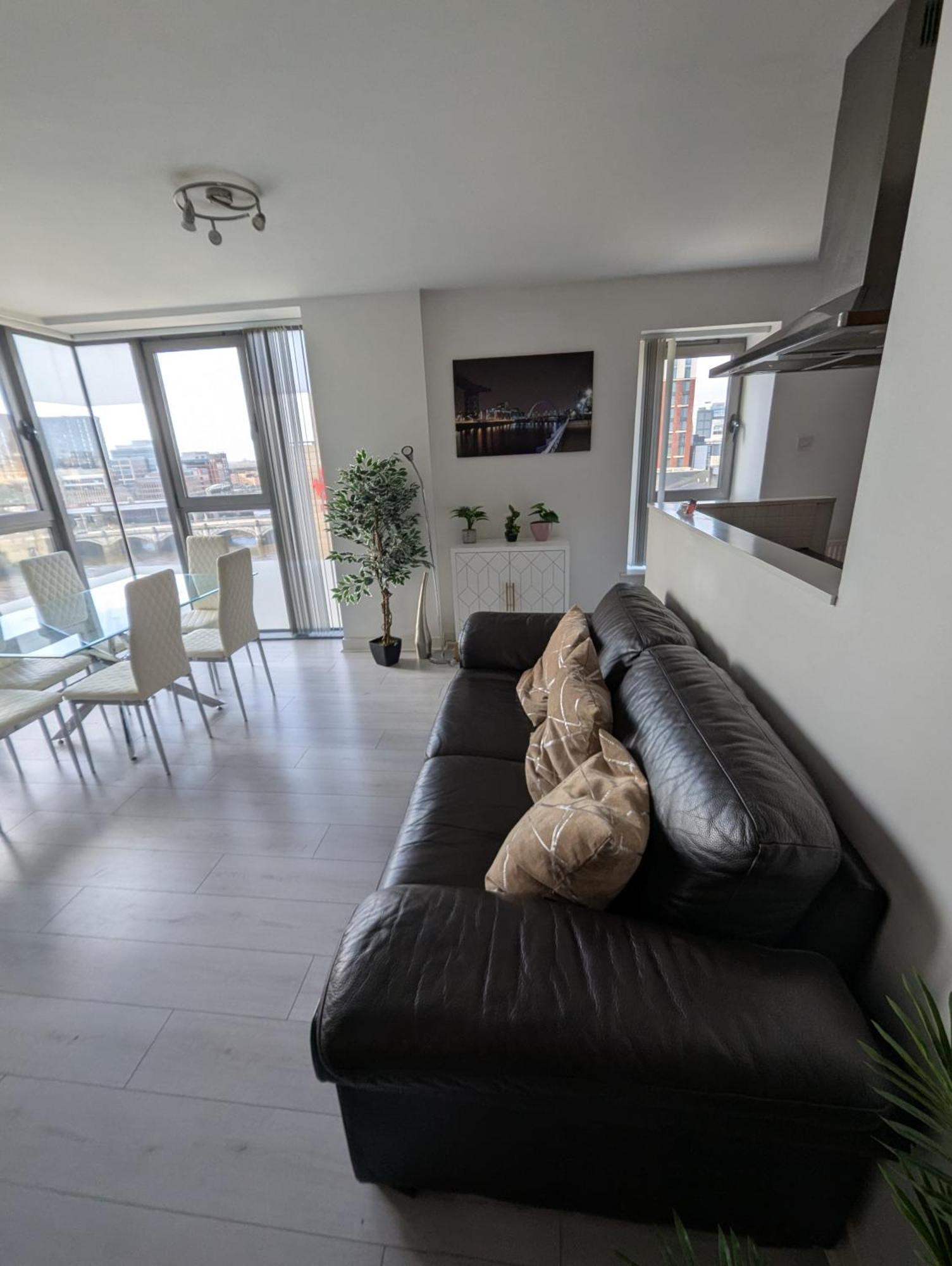 Glasgow City Centre Waterfront Apartment Exterior photo